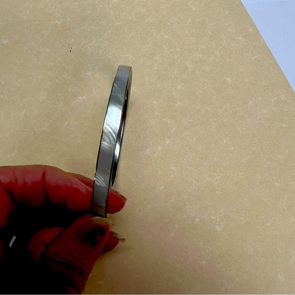 Beautiful shell bangle bracelet white